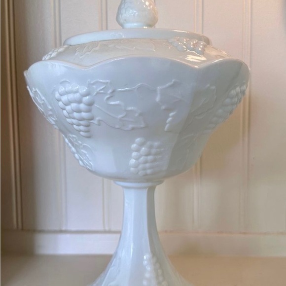 Milk Glass Harvest Grape Design Candy Dish/Compote - Picture 6 of 11
